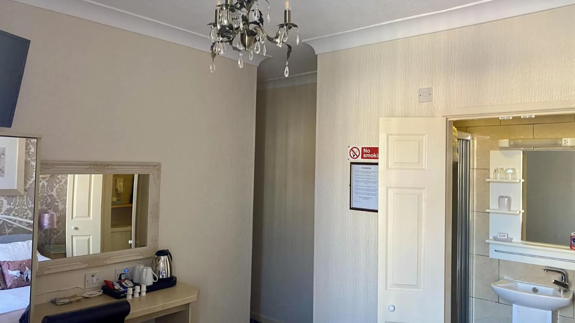 Guest house The Libra - Adults Only B&B With Carpark Blackpool
