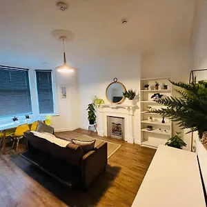 Beautiful Space Stylish And Modern! Perfect Location Apartment
