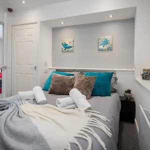 01 Holmfield Apartment